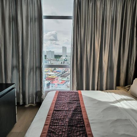 Meritz Hotel Miri Exterior photo