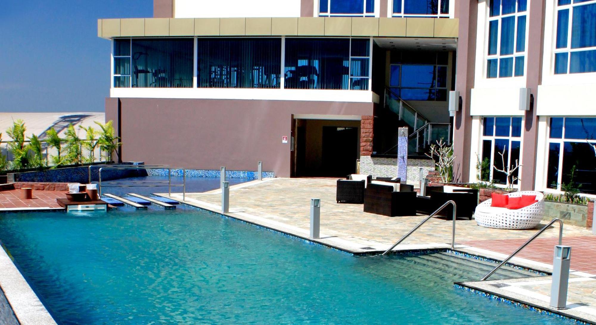 Meritz Hotel Miri Exterior photo