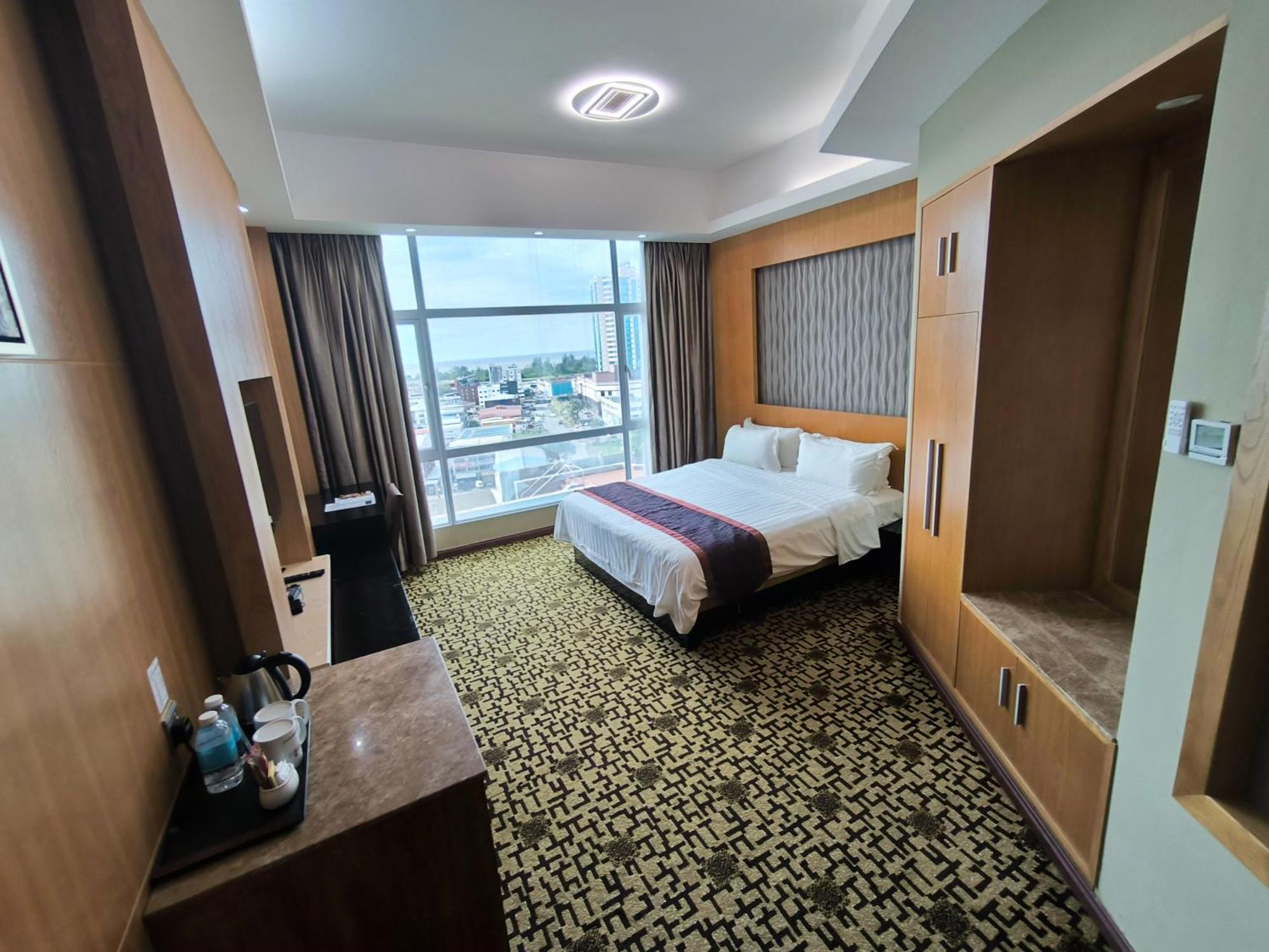 Meritz Hotel Miri Exterior photo