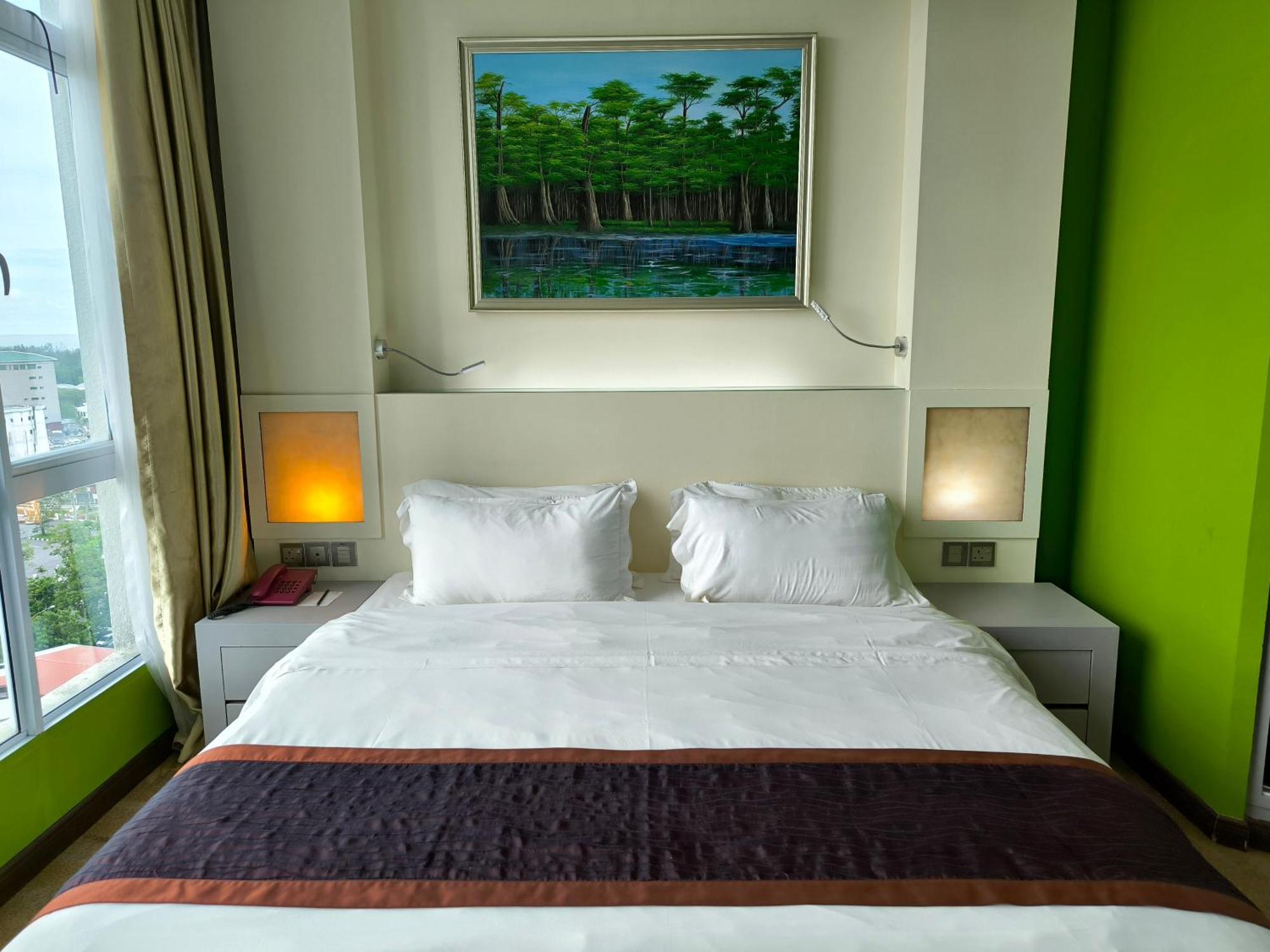 Meritz Hotel Miri Exterior photo