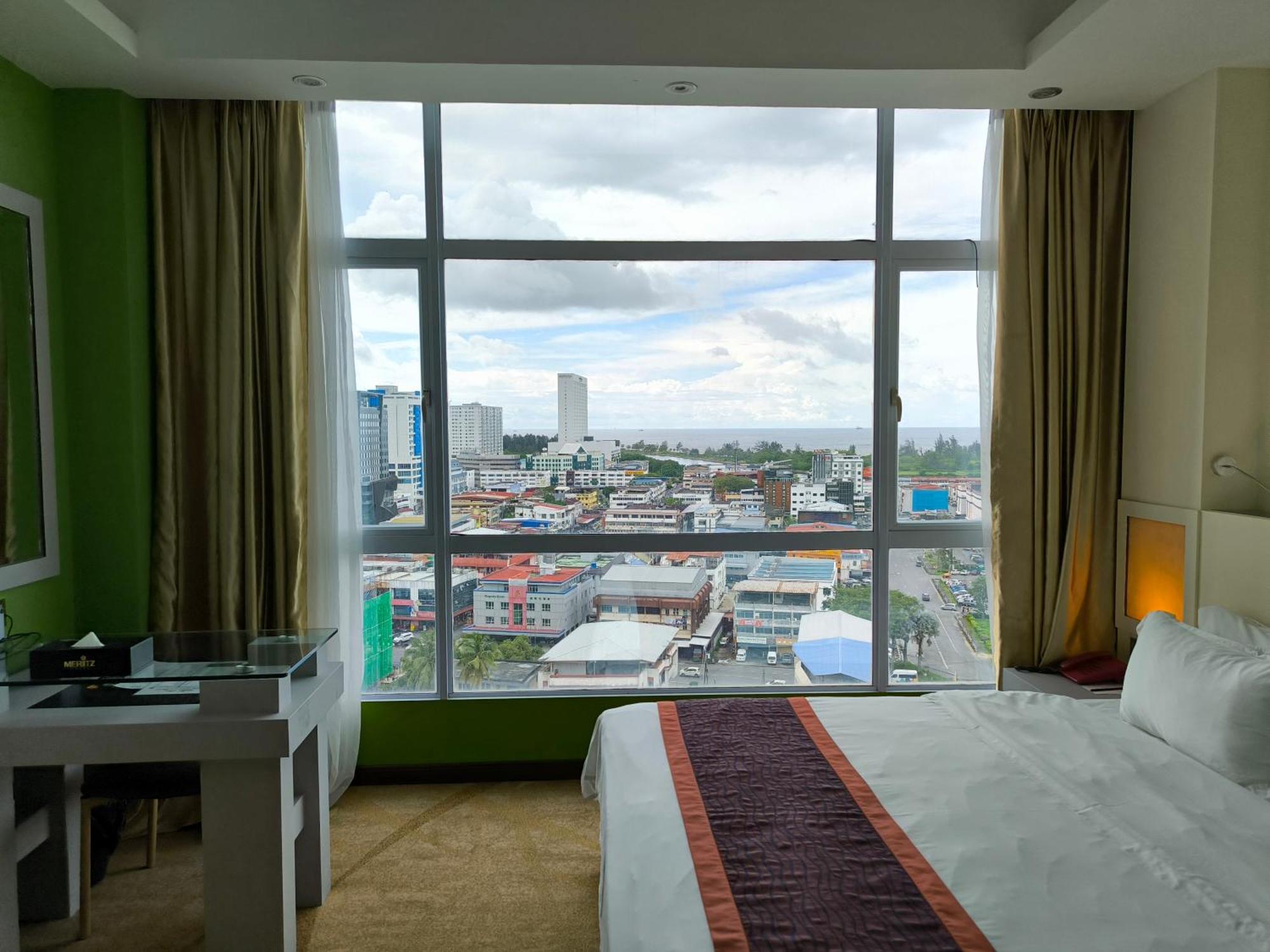 Meritz Hotel Miri Exterior photo