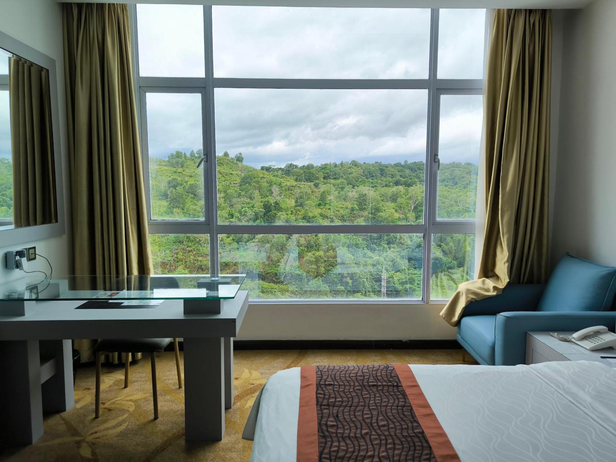 Meritz Hotel Miri Exterior photo